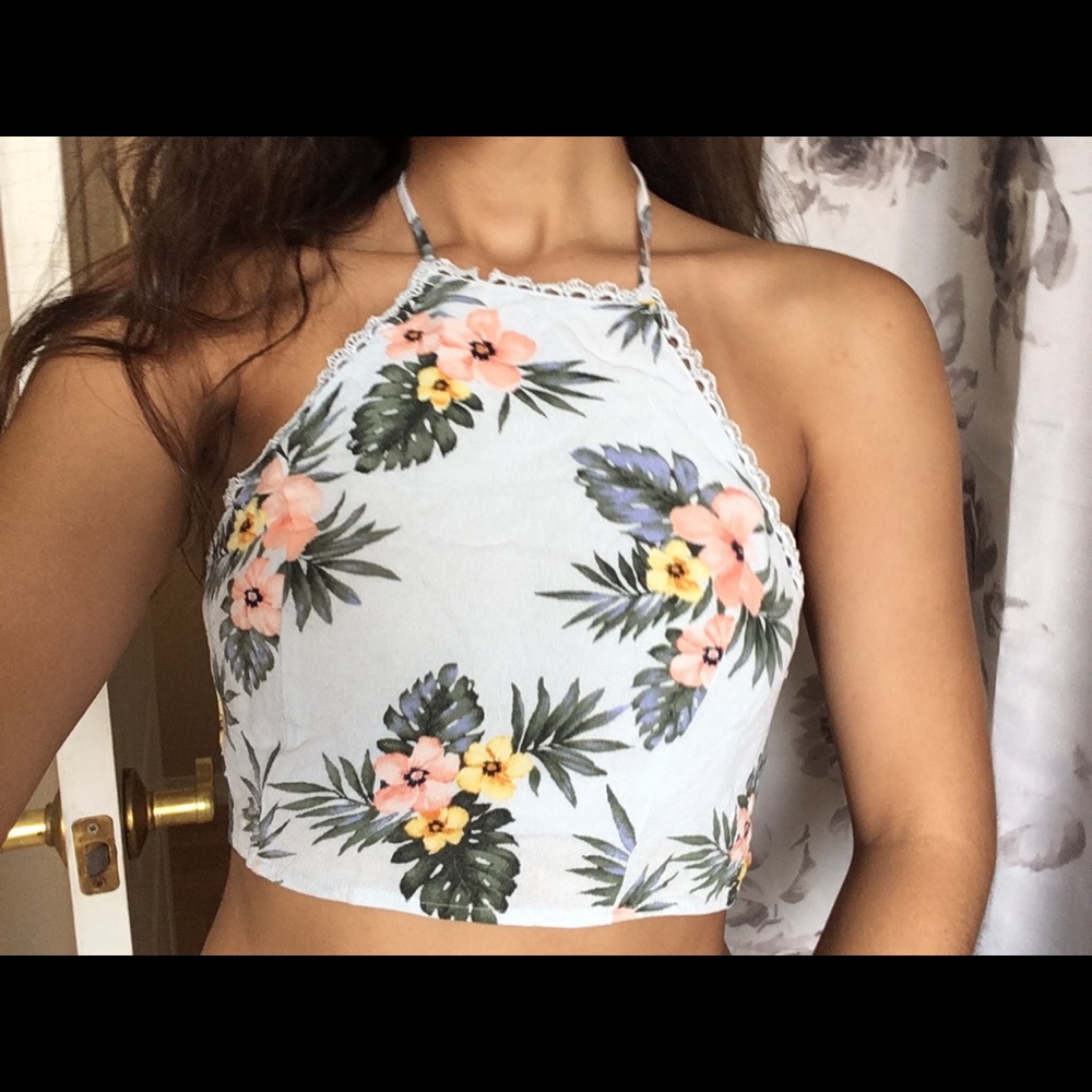 SUMMER BACKLESS CROP TOP
